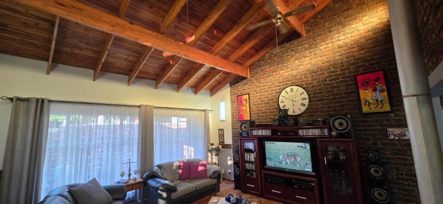 5 Bedroom Property for Sale in Wilkoppies North West